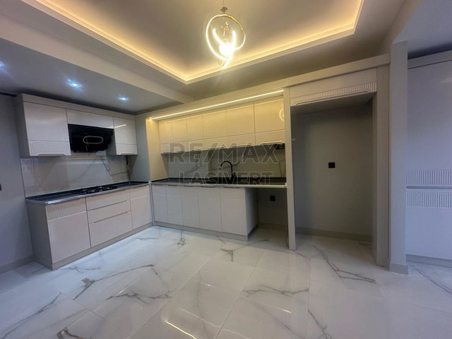 RE/MAX LACİVERT'TEN TOROL İNŞAAT'TA SATILIK 3+1 DAİRE