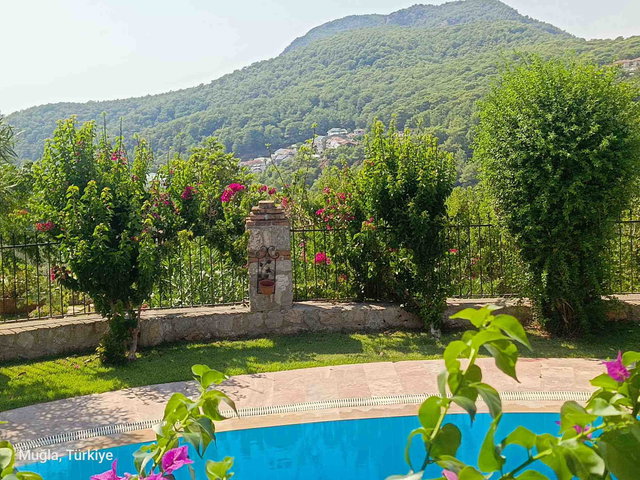 FETHİYE  ÖLÜDENİZ DE SATILIK TAŞ VİLLA .