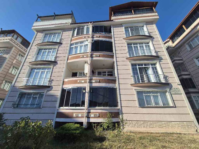 SENEM BALCİ SİTESİNDE 5+1 SOMINELI GENIS TERASLI SATILIK DAIRE