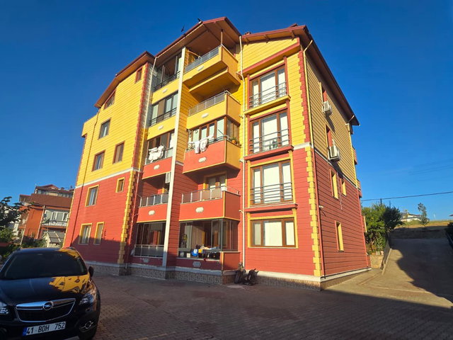 BAŞISKELE YEŞILYURT DA 200 M2 4+1 BAHÇE DUBLEKS