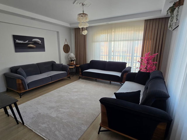 BAŞISKELE YEŞILYURT DA 200 M2 4+1 BAHÇE DUBLEKS