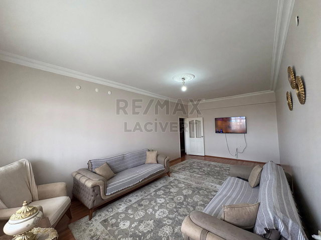RE/MAX LACİVERT'TEN YILDIZKENT'TE SATILIK 4+1 DAİRE