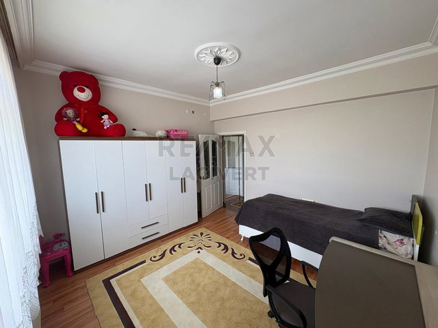 RE/MAX LACİVERT'TEN YILDIZKENT'TE SATILIK 4+1 DAİRE