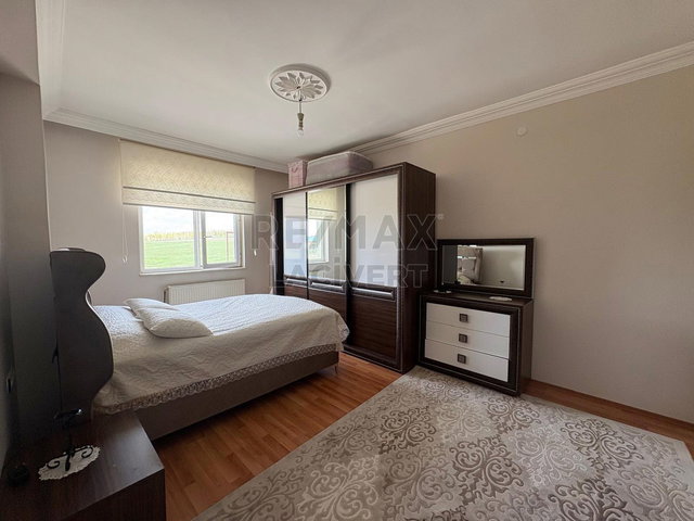 RE/MAX LACİVERT'TEN YILDIZKENT'TE SATILIK 4+1 DAİRE