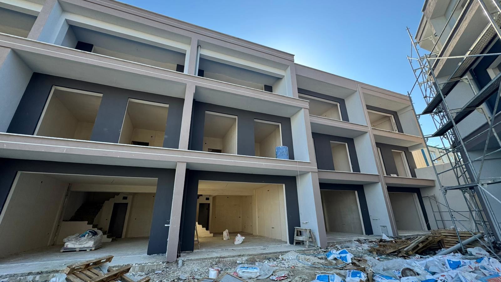 KABAOĞLU SIRASELVİLER VİLLALARINDA SATILIK SİTE İÇİ 3+1 TRİPLEKS