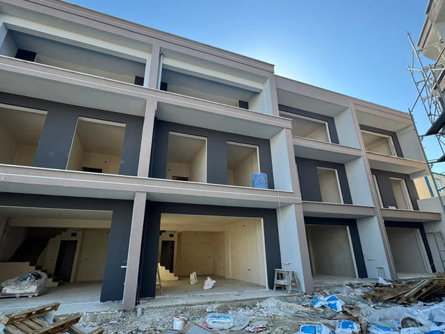 KABAOĞLU SIRASELVİLER VİLLALARINDA SATILIK SİTE İÇİ 3+1 TRİPLEKS