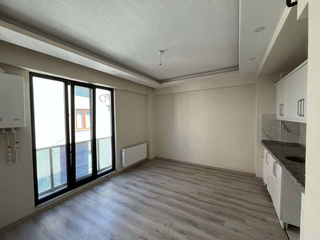 BİGA ESKİ ÇAN CADDESİ-TEKEL MEYDANI’NDA SATILIK FIRSAT 1+1 DAİRE