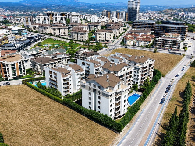 REMAX BEYAZ | BALAT COUNTRY EVLERİ’NDE 3+1 | HAVUZLU SİTEDE GENİŞ YAŞAM