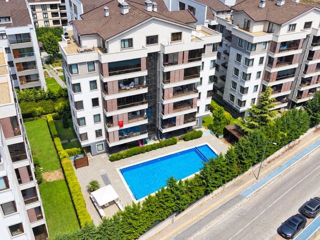 REMAX BEYAZ | BALAT COUNTRY EVLERİ’NDE 3+1 | HAVUZLU SİTEDE GENİŞ YAŞAM