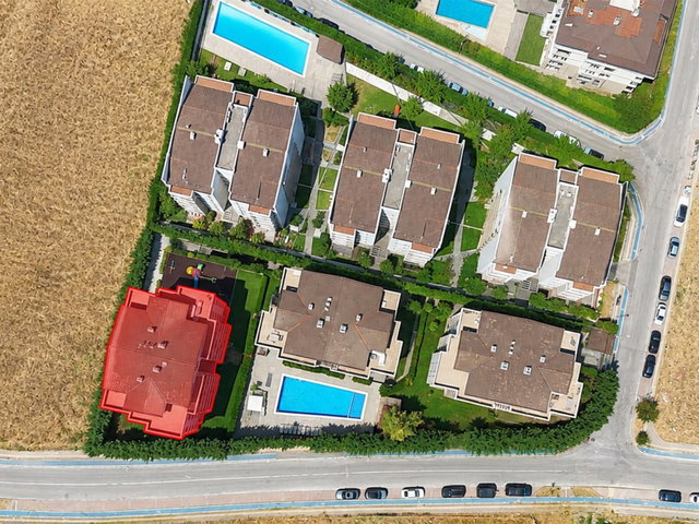 REMAX BEYAZ | BALAT COUNTRY EVLERİ’NDE 3+1 | HAVUZLU SİTEDE GENİŞ YAŞAM
