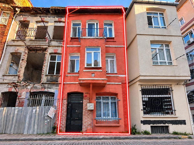 BALATTA İÇİ YAPILI GENİŞ 3+1 SATILIK MÜSTAKIL EV
