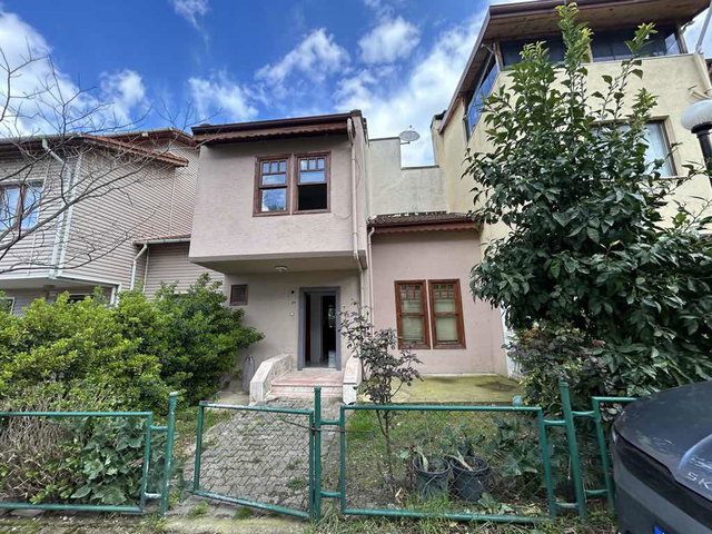 GÖLCÜK ÇAĞLAR SITESI’NDE KIRALIK VILLA 3 + 1