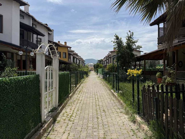 YALOVA ALTINOVA KAYTAZDERE SARALKENT ARSLAN SİTESİ SATILIK VİLLA