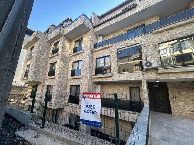 KURUÇEŞME YENIMAHALLE RADARDA SATILIK 2 + 1 BAHÇE DUBLEKS