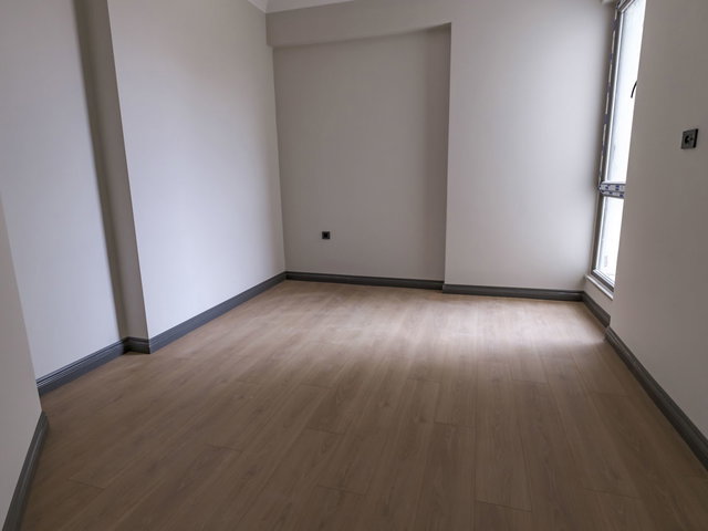 RE/MAX EFFECT'TEN KARTEPE KENT MEYDANI'NDA 3+1 ARA KAT DAIRE