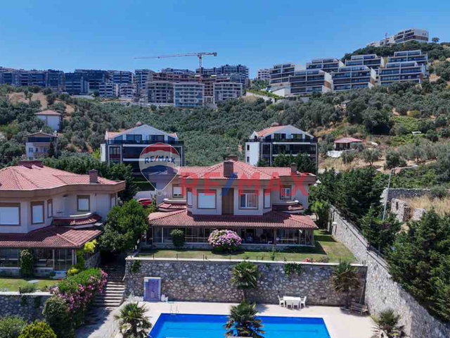 REMAX BEYAZ MUDANYA ALTINKUM'DA DENİZE SIFIR 6+2  SATILIK VİLLA