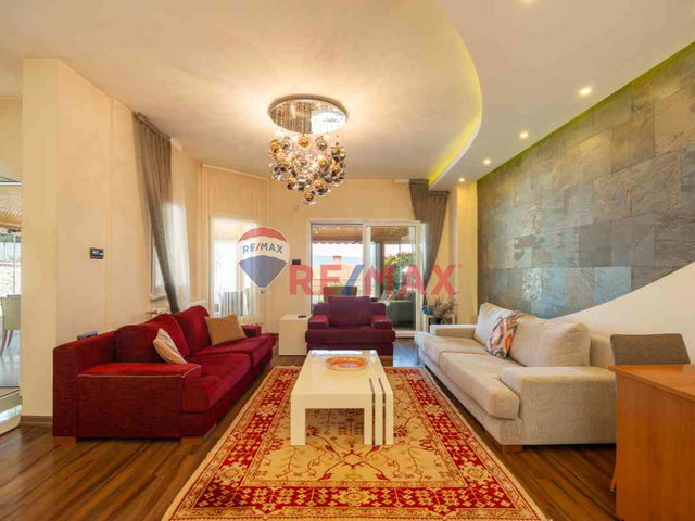 REMAX BEYAZ MUDANYA ALTINKUM'DA DENİZE SIFIR 6+2  SATILIK VİLLA