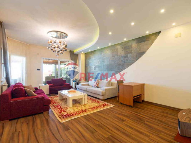 REMAX BEYAZ MUDANYA ALTINKUM'DA DENİZE SIFIR 6+2  SATILIK VİLLA