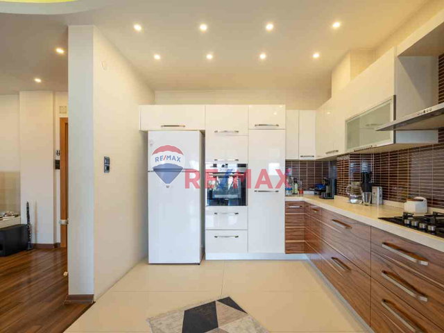 REMAX BEYAZ MUDANYA ALTINKUM'DA DENİZE SIFIR 6+2  SATILIK VİLLA