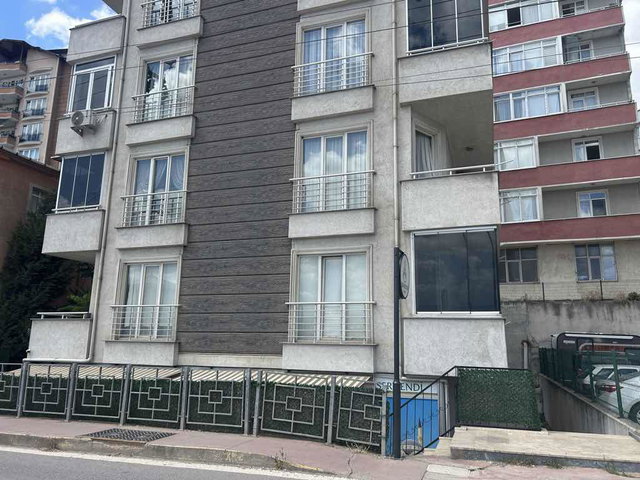 İZMIT SERDAR MAHALLESİ ￼ EŞYALI KIRALIK 1 + 1 ARA KAT DAIRE