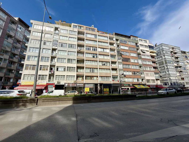 KIBRIS CADDESI’NDE SATILIK 3 + 1