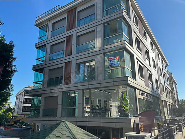 BAHÇELIEVLER MERKEZ'DE KULLANIŞLI 2+1 OTOPARKLI LÜKS DAIRE