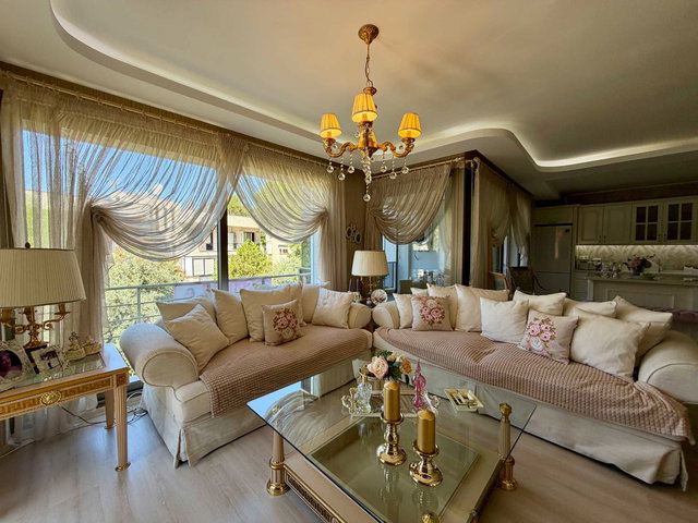 KUŞADASI MERKEZDE GENİŞ,BAKIMLI SATILIK 3+1 DAİRE