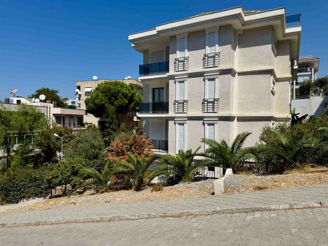 KUŞADASI MERKEZDE GENİŞ,BAKIMLI SATILIK 3+1 DAİRE