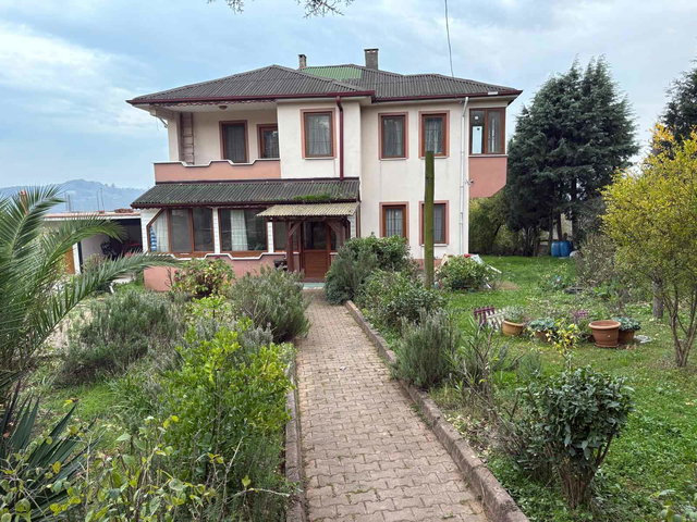 REMAX ELİF ŞENGÜL KAPLAN 607 M2 BAHÇE İÇERİSİNDE SATILIK DUBLEX
