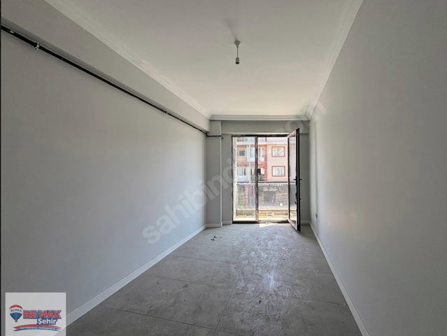 REMAX ŞEHİR'DEN YALOVA MERKEZDE SATILIK 2+1 DAİRE