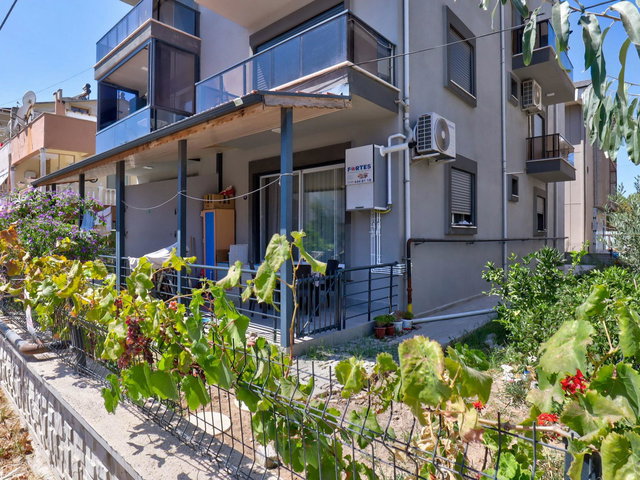 DİKİLİ İSMETPAŞA'DA EŞYALI KİRALIK 2+1 BAHÇE KATI DAİRE