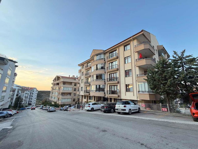 AKPINAR ODTÜ ORMAN MANZARALI FULL YAPILI ARA KAT ASANSÖRLÜ 3+1 DAİRE
