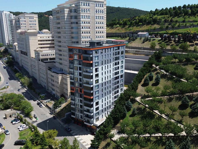 REMAX WE'DEN NİSH ADALARA KOMŞU TERASPARK SİTESİ GENİŞ 3+1 DAİRE