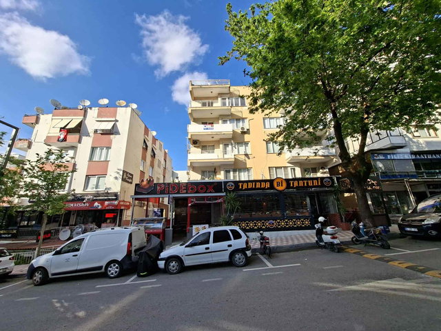 ALİAĞA MERKEZDE EŞYALI DOĞALGAZLI 3+1 KİRALIK TEMIZ ARAKAT DAİRE