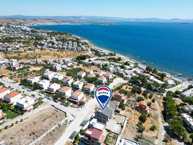 ÇANDARLI'DA DOĞA VE DENİZ MANZARALI HAVUZLU 4+1 VİLLA