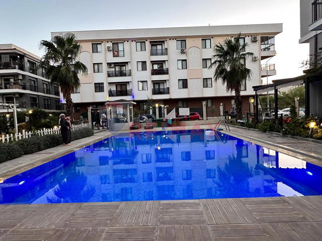 MENEMEN SEYREK YÜCESOY MAHALLE KONUTLARI’NDA HAVUZLU SİTEDE EŞYALI 2+1 KİRALIK DAİRE