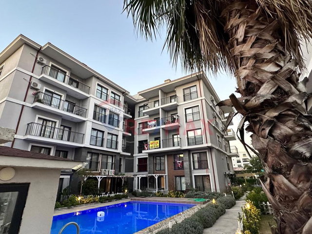 MENEMEN SEYREK YÜCESOY MAHALLE KONUTLARI’NDA HAVUZLU SİTEDE EŞYALI 2+1 KİRALIK DAİRE