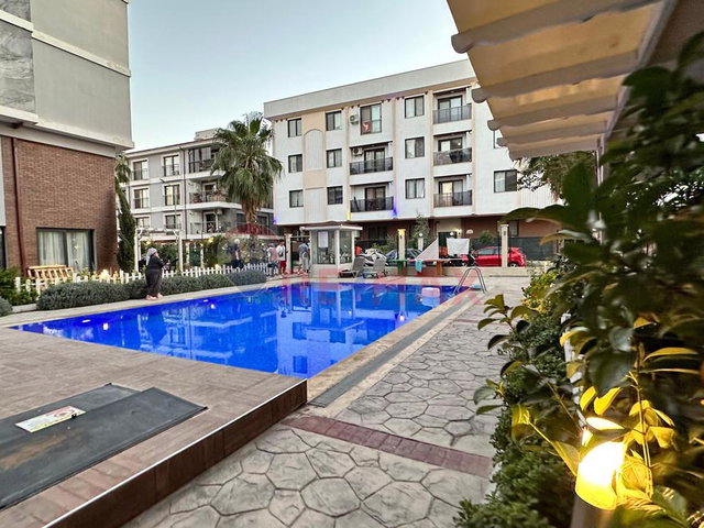MENEMEN SEYREK YÜCESOY MAHALLE KONUTLARI’NDA HAVUZLU SİTEDE EŞYALI 2+1 KİRALIK DAİRE