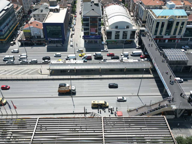 SATILIK METROBÜS DURAĞINDA E-5 CEPHE SIFIR ARA KAT DAİRE / HOME OFİS