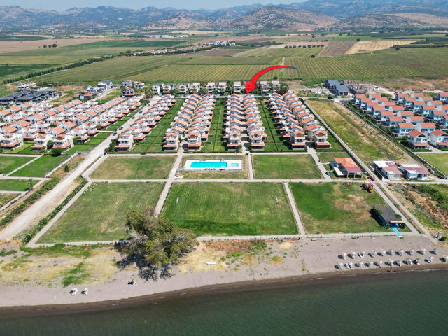 DİKİLİ'NİN İNCİSİ KABAKUMDA DENİZE SIFIR YÜKSEL YAR SİTESİNDE SATILIK VİLLA