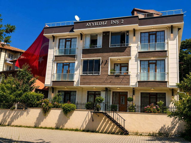 ŞİLE MERKEZ'DE YENİ BİNA 3+1 EBEVEYN BANYOLU BAHÇE KATI