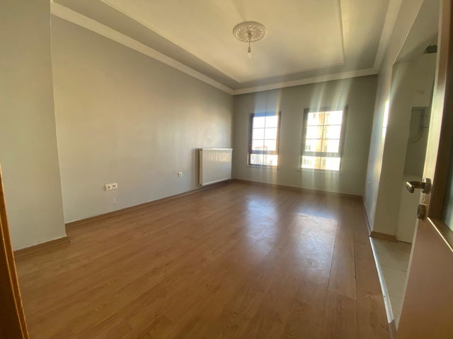 REMAX İLKE'DEN A.GAZİ TOKİ'DE 2+1 ARA KAT KİRALIK DAİRE