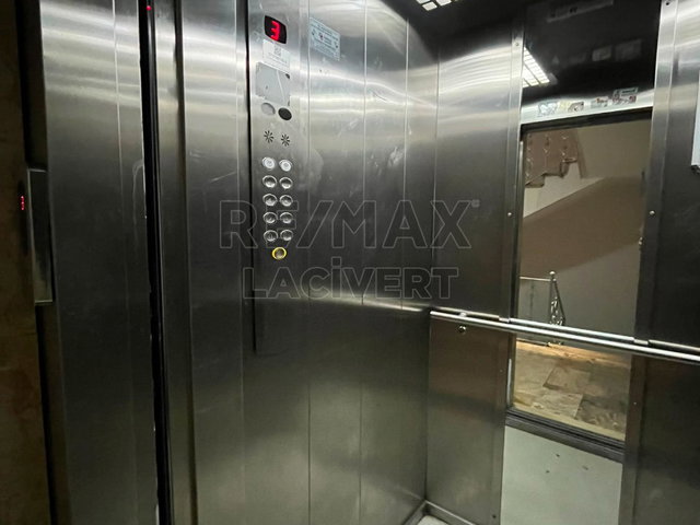 RE/MAX LACİVERT'TEN KAYAKYOLU'NDA SATILIK  3+1 DAİRE