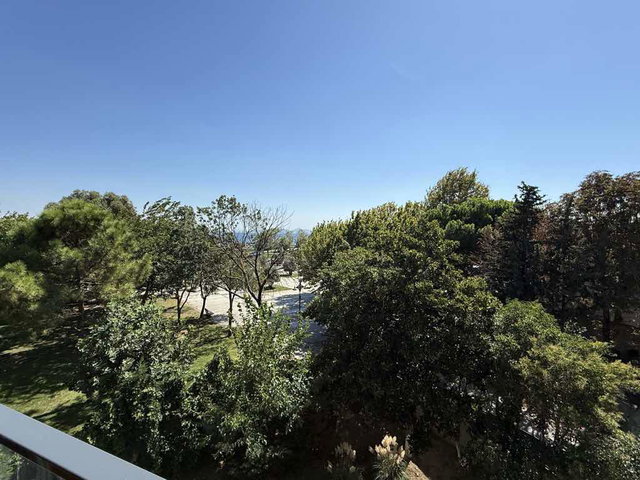 SUADİYE SAHİL 1.PARSELDE | 82 M2 SALONLU | YEŞİLLİKLER İÇİNDE | DENİZ MANZARALI | 4+1