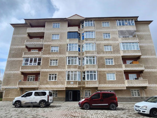 REMAX İLKE'DEN ABDURRAHMANGAZİ'DE İÇİ GÜZEL 3+1 SATILIK DAİRE