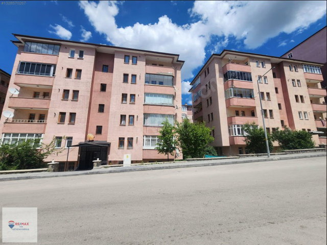 REMAX İLKE KAYAKYOLU'NDA 3 CEPHELİ İÇİ GÜZEL 3+1 SATILIK DAİRE