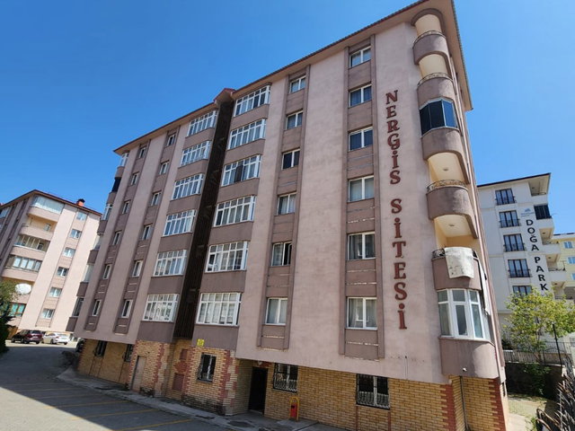 REMAX İLKE KAYAKYOLU'NDA 3 CEPHELİ İÇİ GÜZEL 4+1 SATILIK DAİRE
