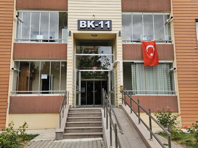 PARK ÇİFTLİK KONUTLARINDA SATILIK 3+1 BAKIMLI DAİRE