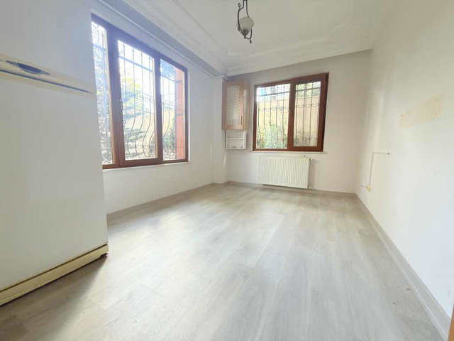 ATAŞEHİR’DE BAHÇE KATI 2+1 | GÜNEY-BATI CEPHE | BALKONLU | DOĞALGAZ KOMBİLİ