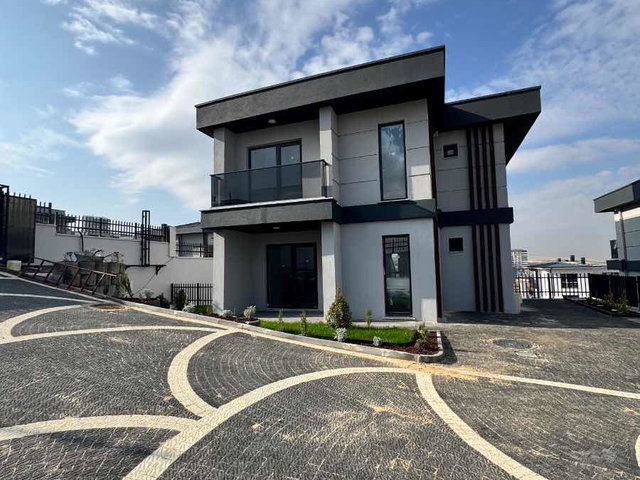 BAĞLICA'DA TAM BAĞIMSIZ ASANSÖRLÜ ULTRA LÜKS 5+2 SATILIK VILLA